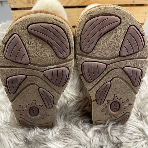 SIDE lace up UGG Boots - Picture 3 of 6